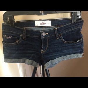 Hollister short-shorts